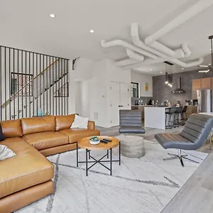 The Elegant Estate - Modern In Apartment